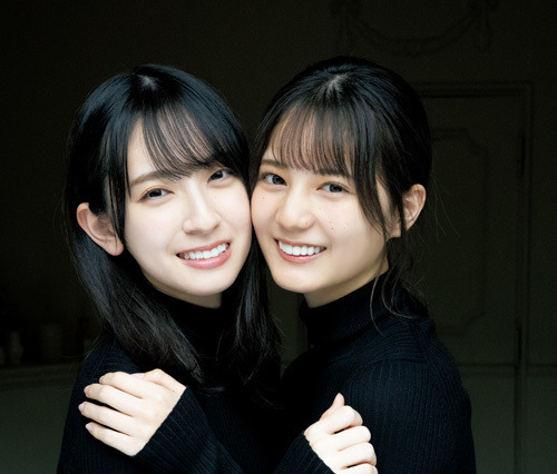 日向坂46大特集!金村美玖&小坂菜緒、“なおみく”グラビアの新たな誌面カット公開に! 画像