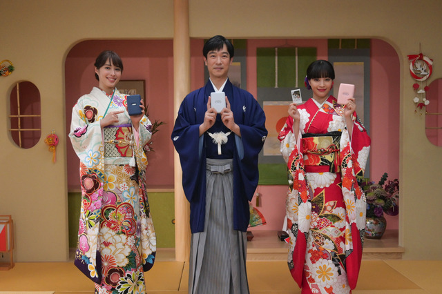 「お正月を写そう」CM新作!広瀬すず&アリス、堺雅人がインパクト抜群の表情も 画像