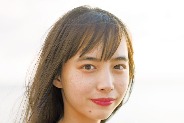 「仮面ライダーゼロワン」井桁弘恵、初カレンダーでビキニ姿披露！ 画像