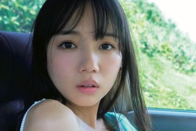 日向坂46・齊藤京子、濡れた体のまま彼の車の助手席へ……重版記念写真集カット公開 画像