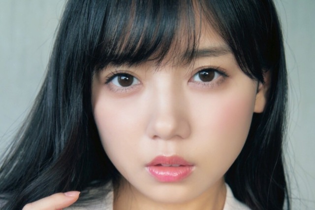 日向坂46・齊藤京子、1st写真集から谷間セクシーなカット公開！ 画像