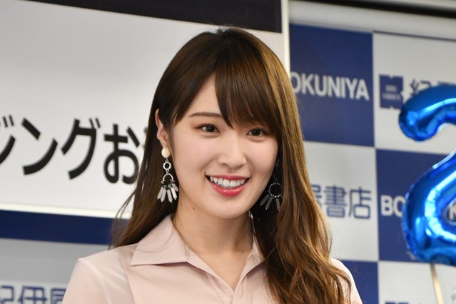乃木坂・高山一実　ツインテール＆ウエイトレス姿が好評 画像