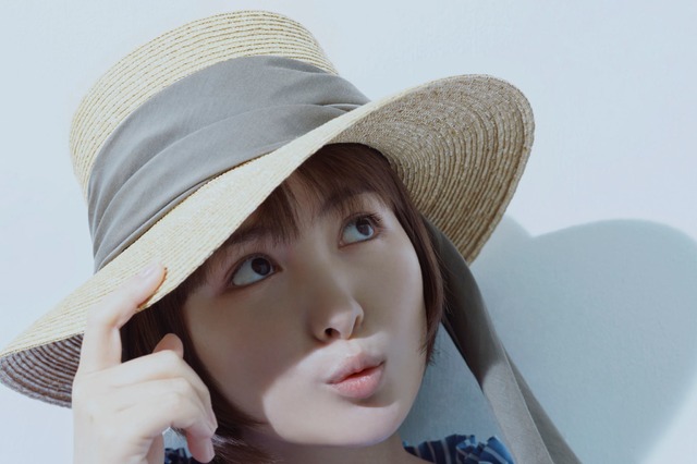 葵わかな、8作目のカレンダー発売！着こなしセンスにも注目 画像
