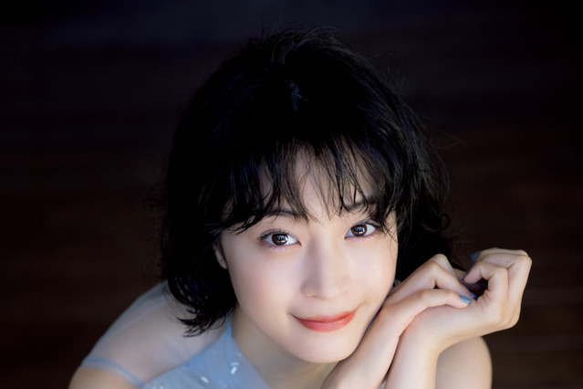 広瀬すず、ドレス姿で『アップトゥボーイ』記念号に登場！「慣れずにソワソワしました」 画像