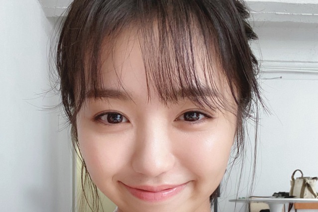 大原優乃、自撮りの迫力バストで「アオアシ愛!!!」 画像