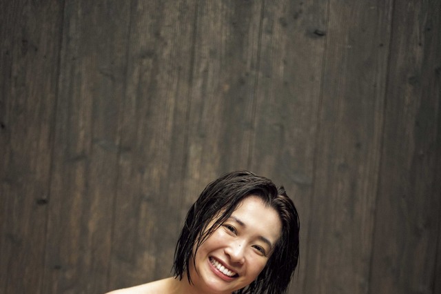 グラビアクイーン・山崎真実の温泉グラビア！タオル1枚の際どすぎるショットも 画像