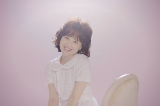 松田聖子、40年ぶりの“聖子ちゃんカット”披露！代表曲「青い珊瑚礁」MVが初公開！ 画像