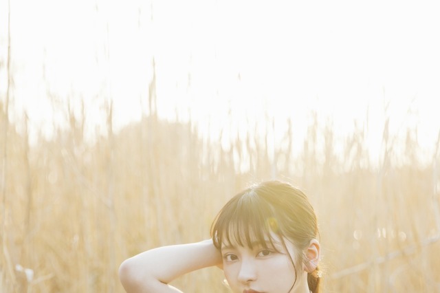 “奇跡の原石”・十味が迫力バストの水着！24ページのグラビア 画像