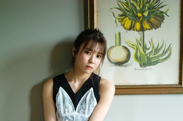 櫻坂46・小林由依、凛とした大人の魅力！黒ワンピから美脚チラリ 画像