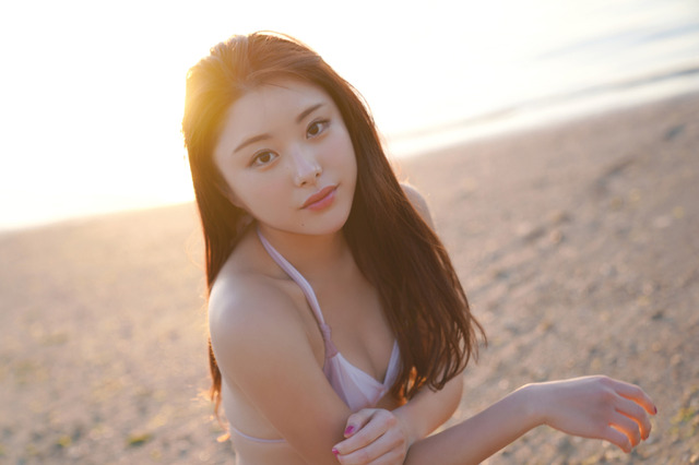 グラビア&ゴルフの二刀流で注目!野田すみれ、最新DVDでアスリートボディ大胆披露! 画像