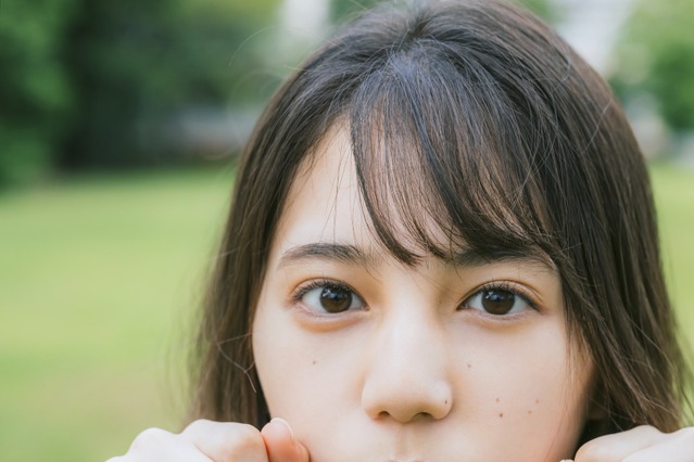 日向坂46・小坂菜緒、1st写真集発売決定！初の水着姿も披露！ 画像