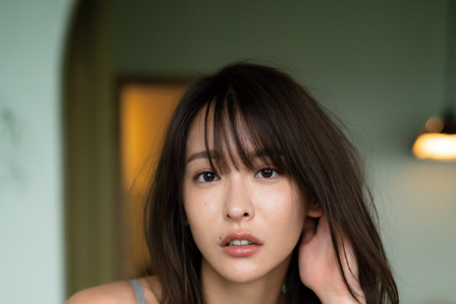 ミス・インターナショナル日本代表・奈月セナ、最新写真集でギリギリ露出! 画像