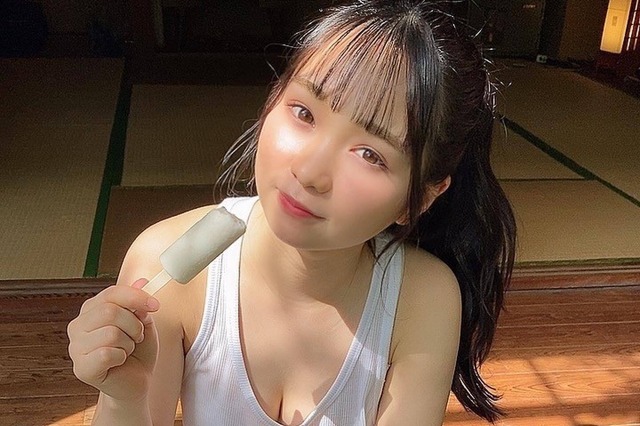 池本しおり、谷間チラリのセクシータンクトップ姿披露! 画像
