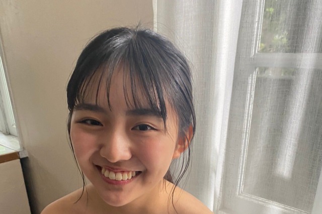 豊田ルナ、最新グラビアで魅惑のボディ披露「彼女のように近いキョリ感で撮影しました」 画像