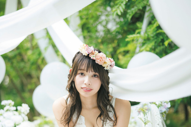 水瀬ぴあのが“眠れる森の美女”に!?水着グラビアで変身！ 画像