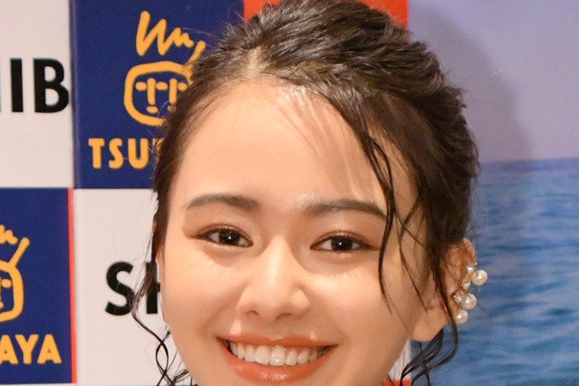 山本舞香、ヘソ出しルック衣装で美腹筋披露！「かっけぇ」「女性として憧れる!!!」　 画像
