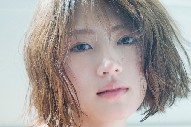 元乃木坂46・若月佑美、2nd写真集の表紙3種が公開に!お気に入り黒ワンピの肌見せカットも! 画像