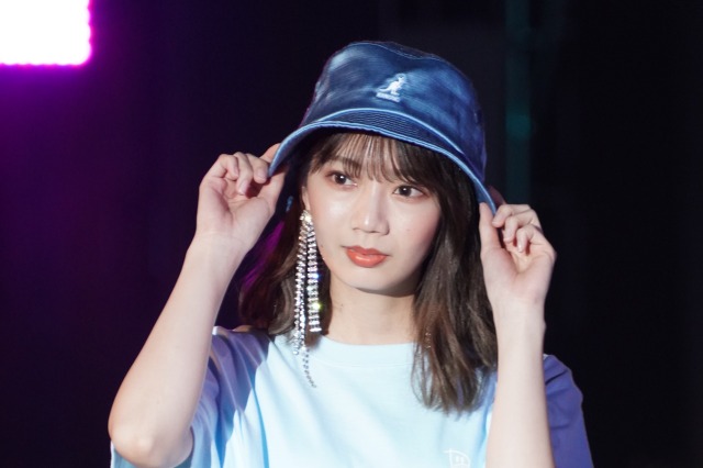 日向坂46・高木彩花、ライブ中に着替えスペースではない場所でほぼ全裸!? 画像