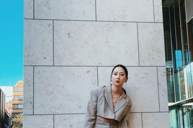 河北麻友子、ミニスカからすらり伸びた美脚に絶賛の声「どんだけ足長いんですか?!」 画像