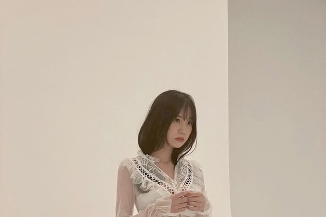 グラビアで注目集める花巻杏奈、シースルー衣装のオフショット公開 画像