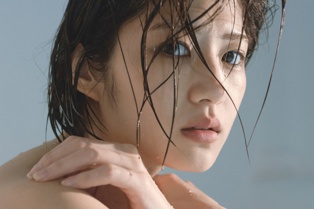 若月佑美、濡れ髪セクシーな水着姿公開！最新写真集先行カット 画像