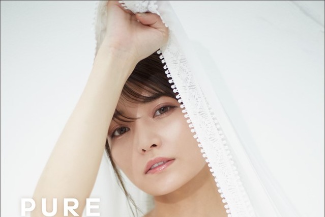 似鳥沙也加、グラビアの原点に迫るフォトブック『PURE』発売 画像