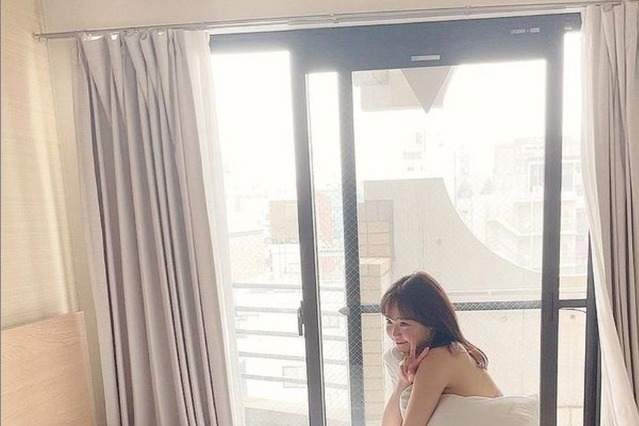 NMB48・加藤夕夏、最新グラビアは「おうち時間な感じ」！ 画像