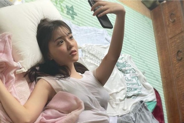 由良朱合、プライベート感漂うセクシーショット公開！「エロ過ぎ」「けしからん」の声！ 画像