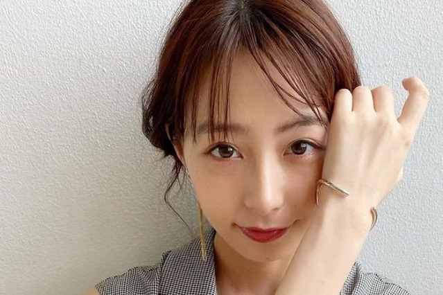 宇垣美里、女性誌「プロフェッショナル論」企画に登場！オフショ写真も「最高」と注目 画像