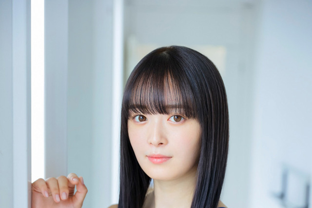 純情のアフィリア・優希クロエ、初の競泳水着でまぶしい白肌披露！ 画像