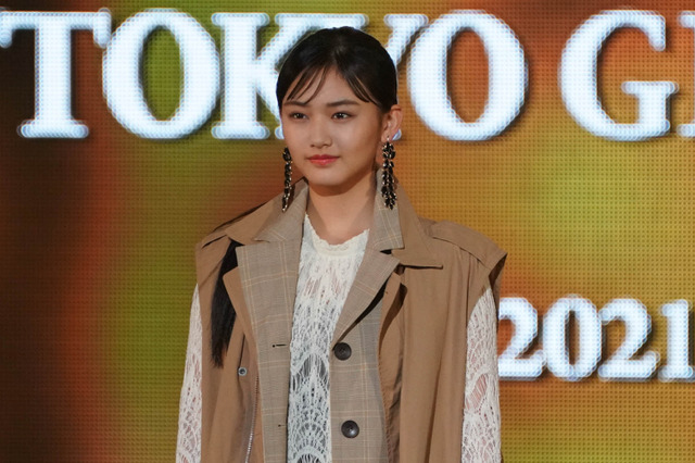 【TGC2021】櫻坂46 渡辺梨加・小林由依・山崎天・渡邉理佐・土生瑞穂、シックな秋コーデでランウェイに登場 画像