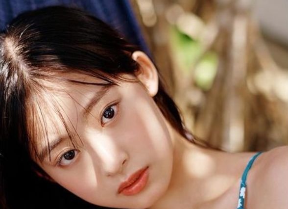 『仮面ライダーリバイス』ヒロイン・井本彩花が週プレでレアな水着グラビアを披露! 画像