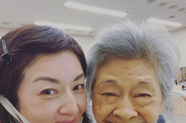 『おかえりモネ』高岡早紀、大方斐紗子と頬寄せ合う仲睦まじい2ショット公開 画像