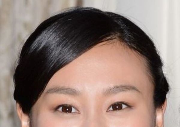 浅田舞、インスタに胸元セクシーな大胆カット公開!あふれる色気に「ドキドキ」「一目惚れ」の声! 画像
