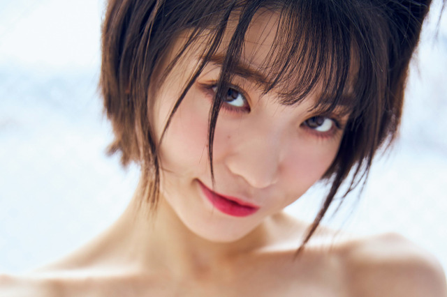 根本凪、海沿いの貸別荘でグラマラスボディ披露 画像