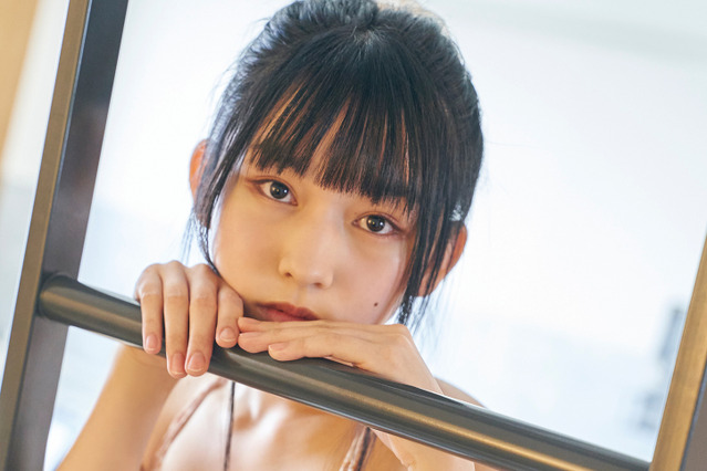 早川真由、蘭、ロサリオ惠奈のデジタル写真集発売に！未公開のセクシーカット40ページ 画像