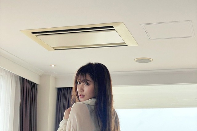スパガ・坂林佳奈、シースルートップス×ビキニの大胆スケスケショット披露 画像