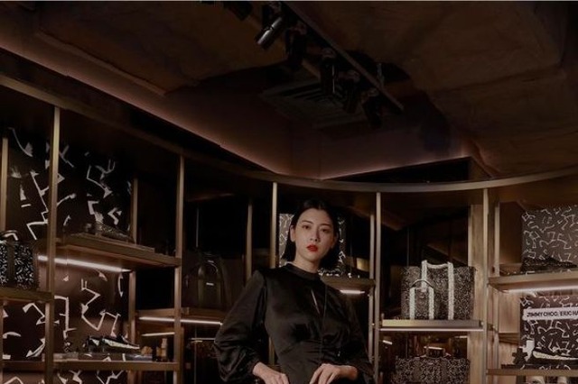 三吉彩花、超ミニスカ美脚ファッションをインスタで披露！ 画像