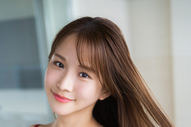インスタグラマー・嬉野ゆみ、覚悟の写真集を発売決定!Tバック姿や手ブラも大胆披露 画像