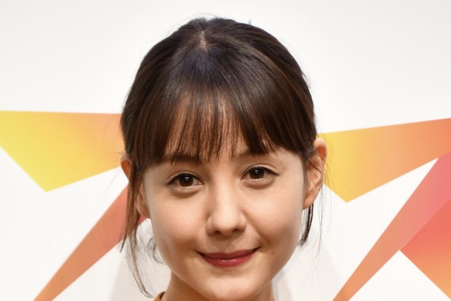 トリンドル玲奈、ファンのリクエストに応え「ちょっぴりsexyなの」公開……インスタ写真に反響 画像