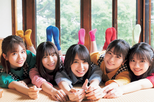 日向坂46・金村美玖、河田陽菜、丹生明里、松田好花、渡邉美穂が一軒家舞台に大はしゃぎ.......『B.L.T.2021年12月号』 画像