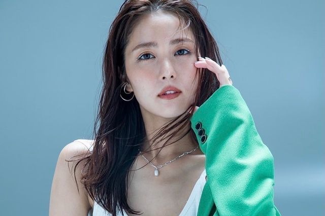 石川恋の引き締まった美しい腹筋にファン注目！ 画像