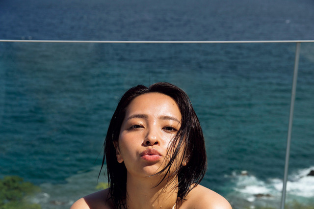 水崎綾女、『FLASH』で久々のグラビア!“理想のカラダ”を披露! 画像