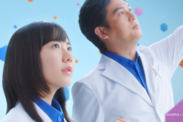 芦田愛菜が白衣を着た研究員に!「読書しながら髪を乾かせる機械が欲しい」 画像
