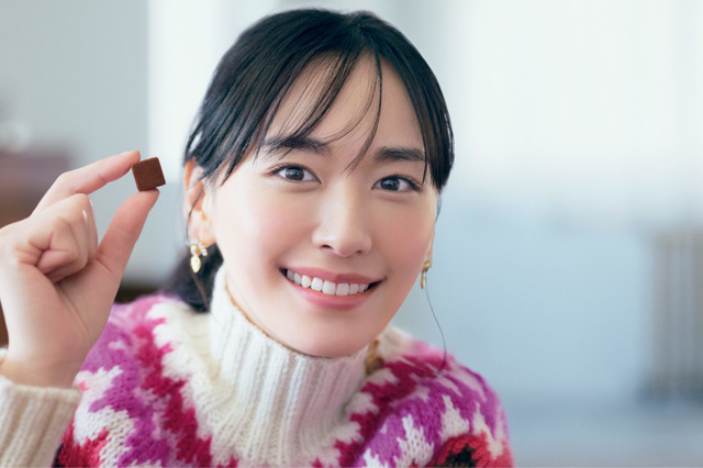 新垣結衣、「メルティーキッス」CMで“メルティベア”と可愛すぎるペアルックに！ 画像