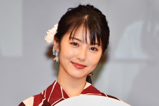 浜辺美波、ボブヘアでさらにキュートにイメチェン! 画像