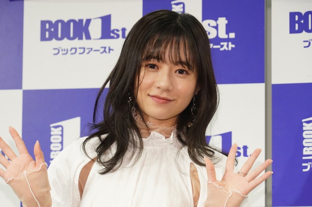 伊藤萌々香、初のランジェリー撮影は夜の屋外 「不審者と思われないか不安でした(笑)」 画像