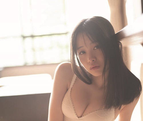 AKB48・横山結衣、水着＆下着姿初披露の写真集が再重版決定！ 画像