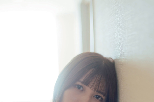 ナナランド・三好麗奈、初水着グラビアで初々しい白ビキニ姿を披露! 画像