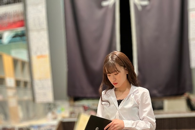 NMB48・上西怜、イケない雰囲気の“女教師”コスプレショット公開！ 画像
